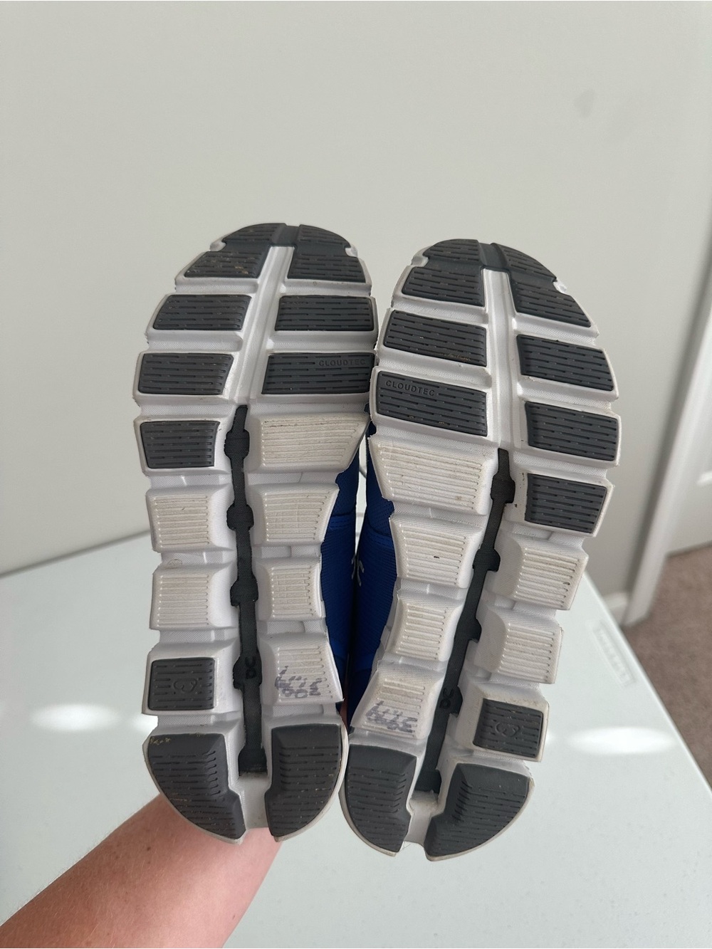 Women’s 8.5 On Running Cloud 5 Weatherproof Sneakers - Picture 7 of 7